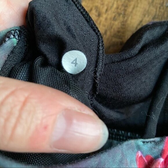 Lululemon Free To Be BraCurious Jungle Multi / Black size 4 - Picture 5 of 8